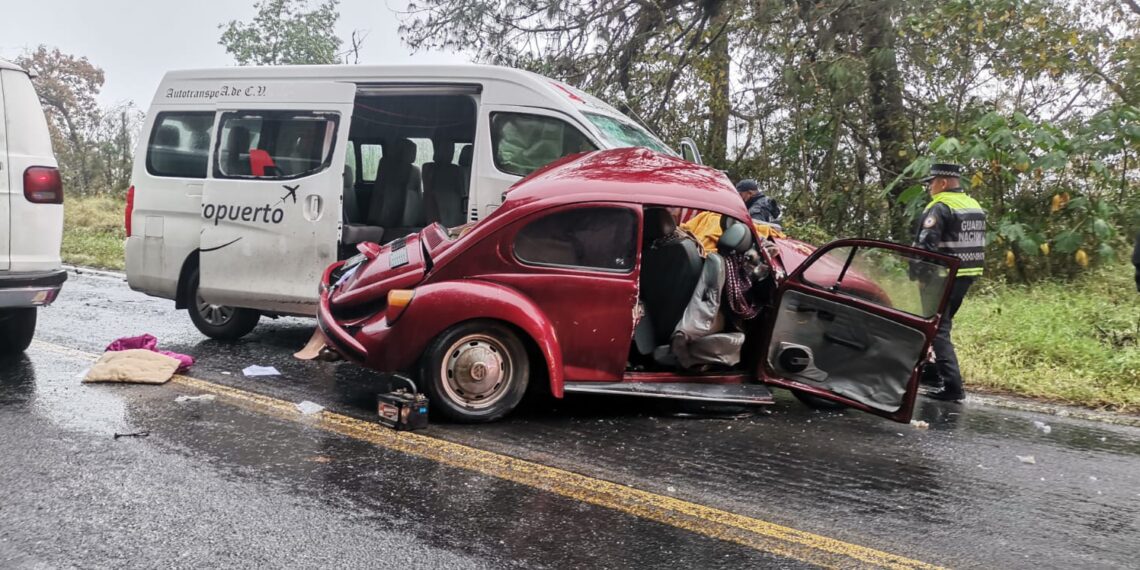 En trágico accidente mueren dos maestras del Bachillerato Independencia en Juan Galindo