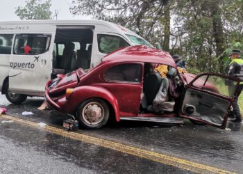 En trágico accidente mueren dos maestras del Bachillerato Independencia en Juan Galindo