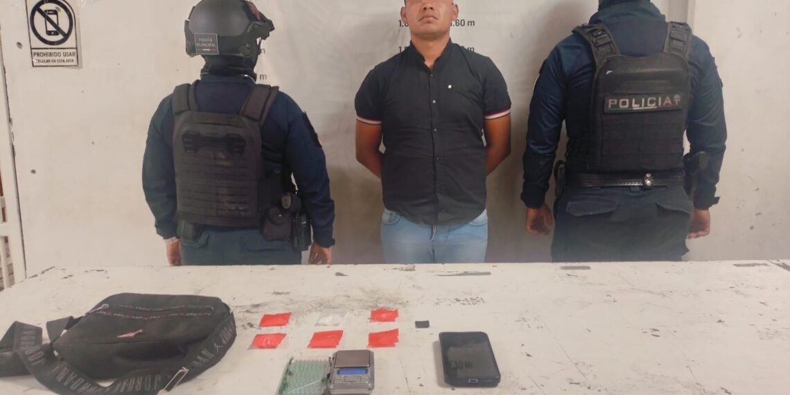 SSCyPC de Cuautlancingo detiene a un hombre por alteración al orden público y a otros dos por delitos contra la salud