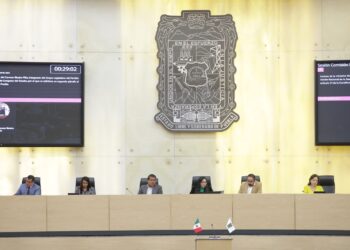 Congreso analiza regulación para venta de alcohol cerca de escuelas y plantea reformas penales y urbanas