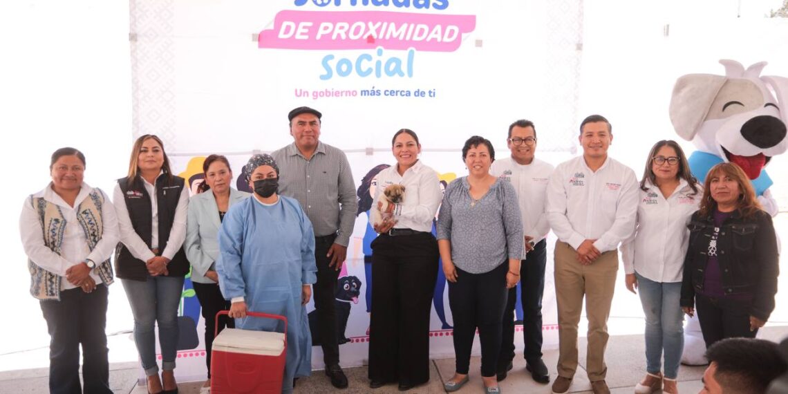 Lupita Cuautle acerca servicios municipales a colonia Emiliano Zapata