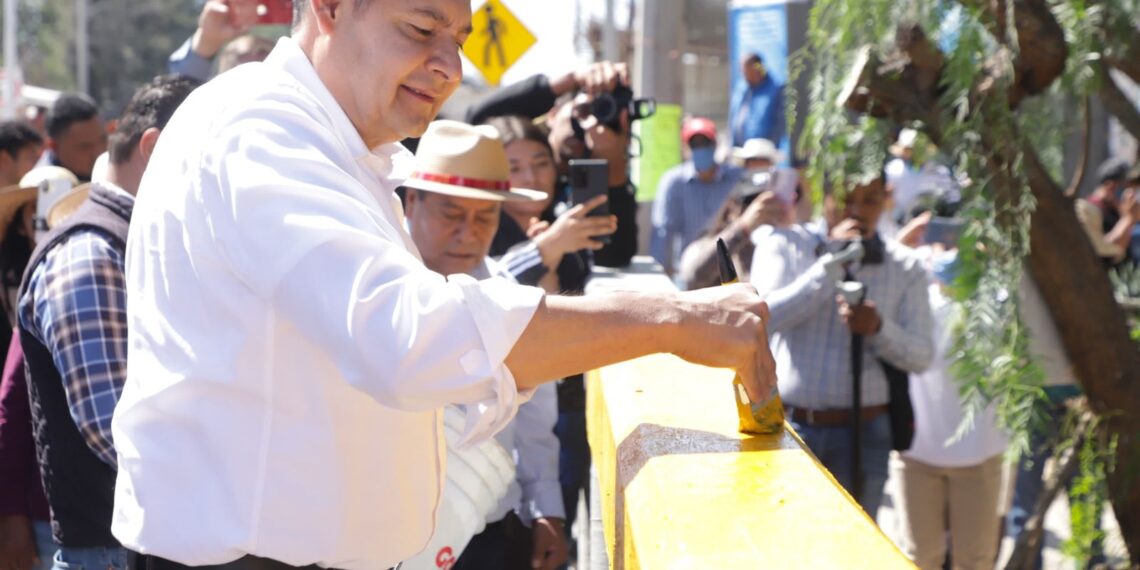 Con faena comunitaria, Armenta promueve orden y unidad en Tlacotepec