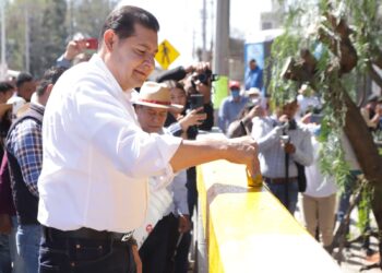 Con faena comunitaria, Armenta promueve orden y unidad en Tlacotepec