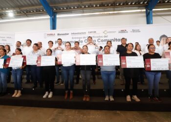 Armenta entrega certificados del Programa «Obra Comunitaria» en Tecamachalco