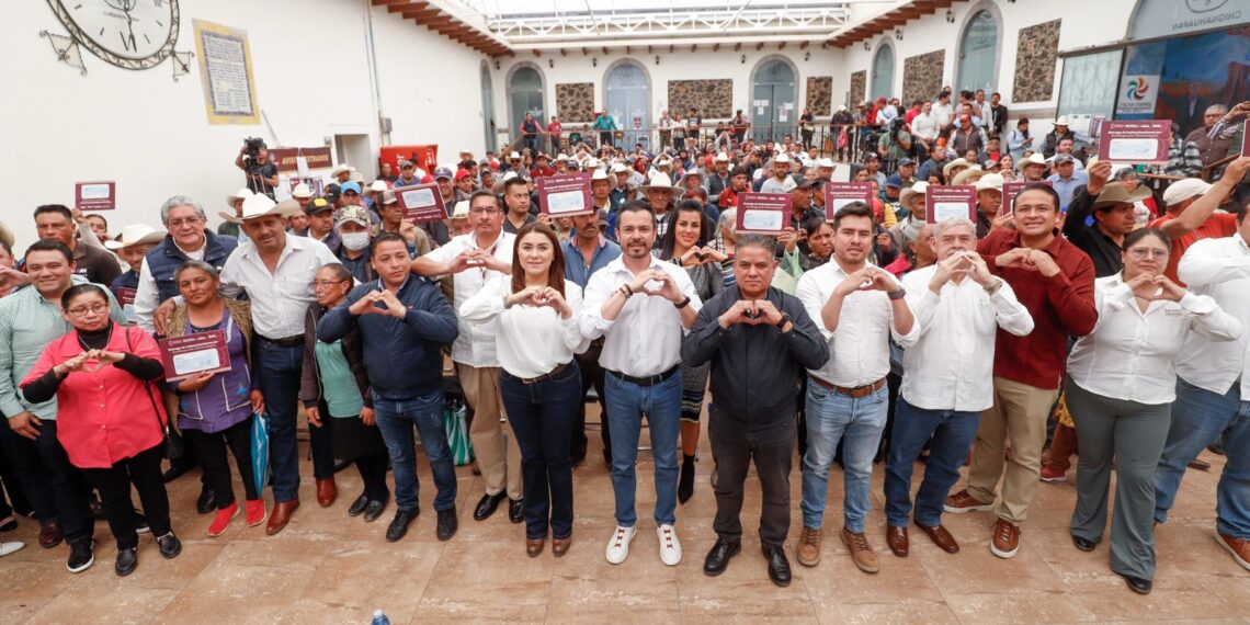 Gobierno de Puebla entrega apoyos a productores afectados por heladas en Chignahuapan
