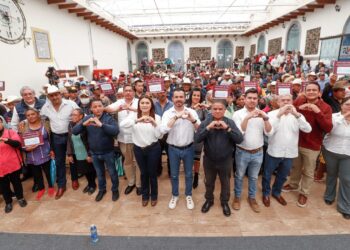 Gobierno de Puebla entrega apoyos a productores afectados por heladas en Chignahuapan