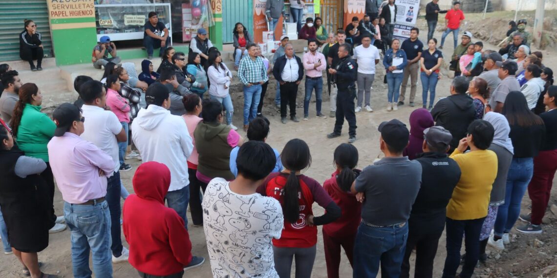 Fortalece Severiano de la Rosa la seguridad en Amozoc con entrega de alarmas vecinales