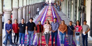 Encabeza Tonantzin Fernández la colocación de la alfombra monumental de Semana Santa en San Pedro Cholula