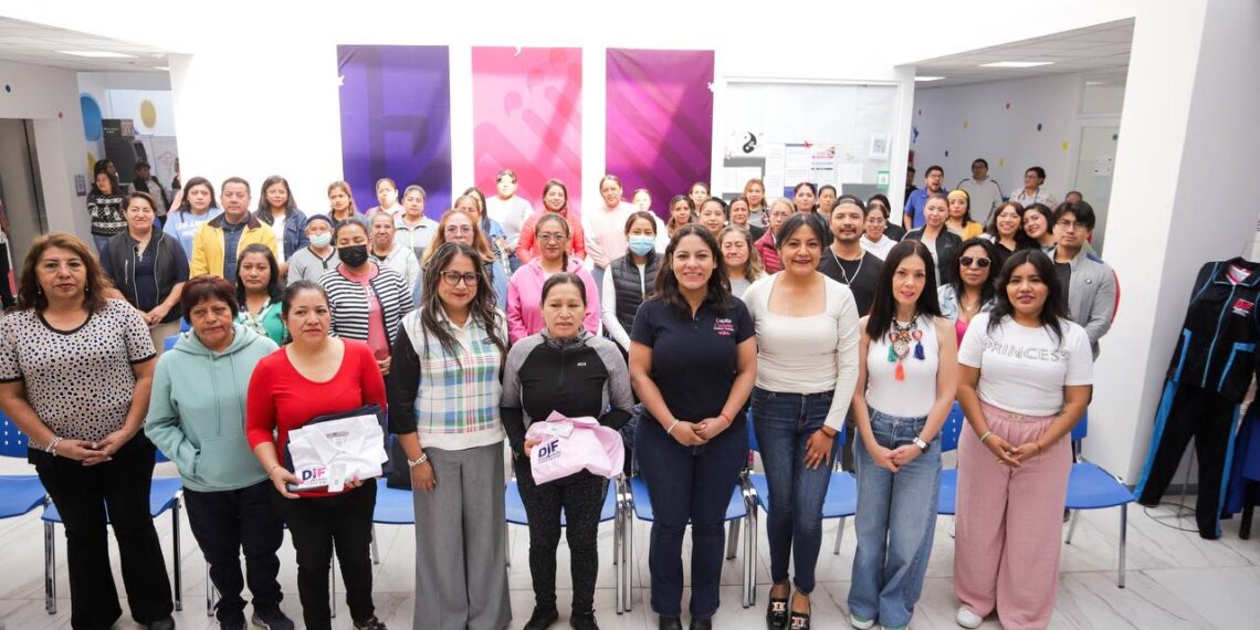 Lupita Cuautle Refuerza la Identidad Institucional con la Entrega de Uniformes al Personal del Sistema Municipal DIF