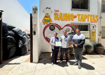 Cuautlancingo dona casi una tonelada de tapitas para apoyar a niños con cáncer