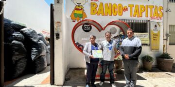 Cuautlancingo dona casi una tonelada de tapitas para apoyar a niños con cáncer