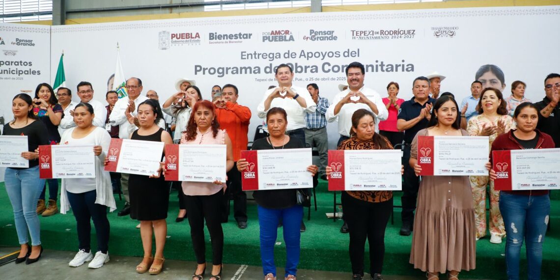 Alejandro Armenta entrega apoyos por más de 9.5 millones de pesos en Tepexi