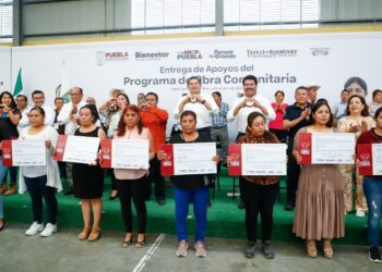 Alejandro Armenta entrega apoyos por más de 9.5 millones de pesos en Tepexi
