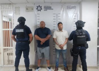 Caen dos sujetos con droga y dinero en Cuautlancingo tras operativo en plaza comercial