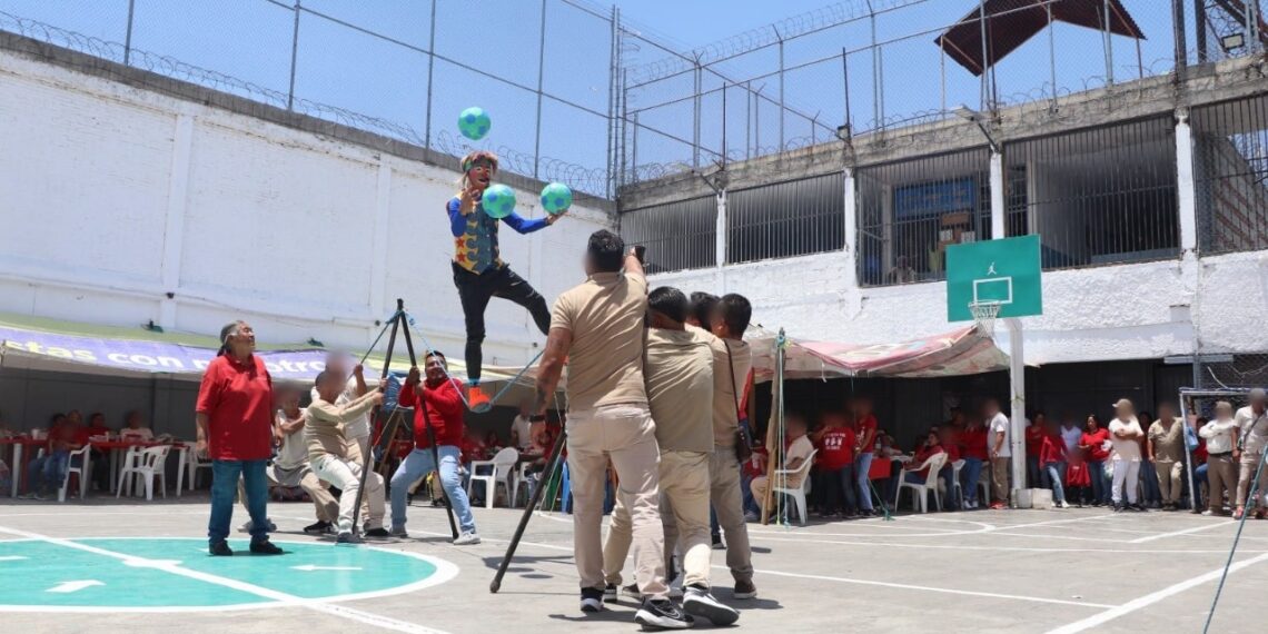 Celebran Día del Niño en el CERESO de San Pedro Cholula