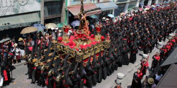 Más de 180 mil poblanos vivieron la fe en la XXXIII Procesión de Viernes Santo