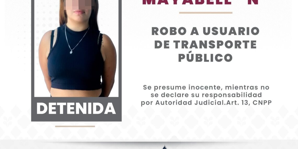 Detienen a mujer por presunto robo en transporte público en la capital