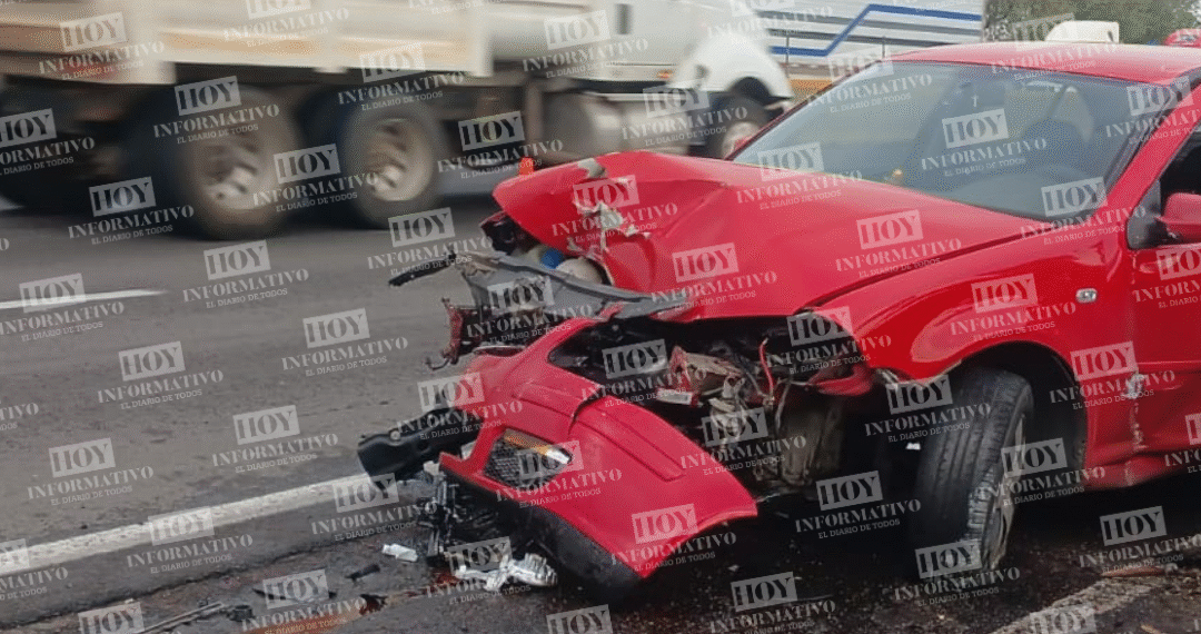 Ministerio Público de la FGE se impacta contra muro de contención por conducir en estado de ebriedad