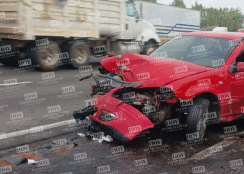 Ministerio Público de la FGE se impacta contra muro de contención por conducir en estado de ebriedad