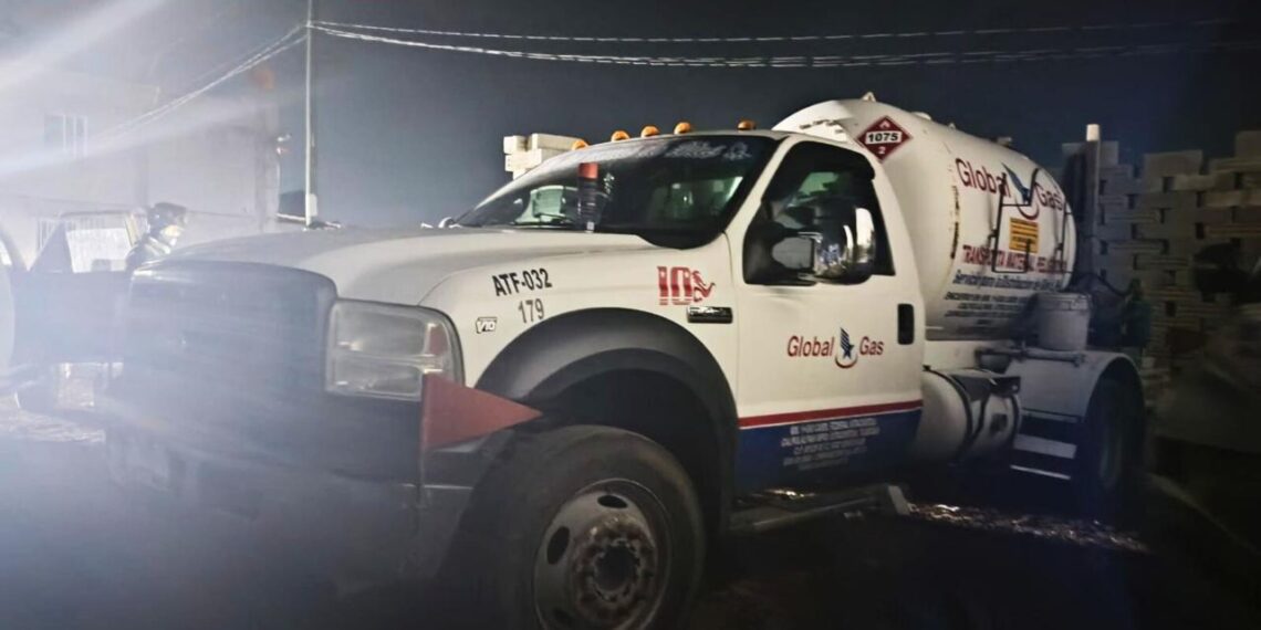 Aseguran tres vehículos y equipo para ordeña de gas en Tepatlaxco, Texmelucan