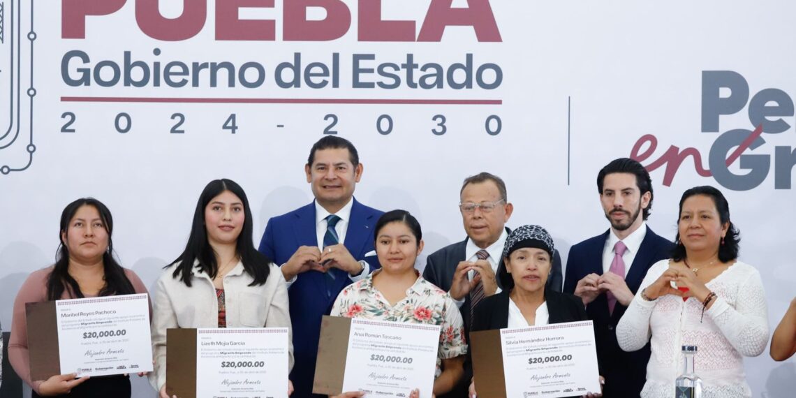 Migrantes repatriados reciben apoyos para emprender en Puebla