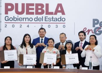 Migrantes repatriados reciben apoyos para emprender en Puebla