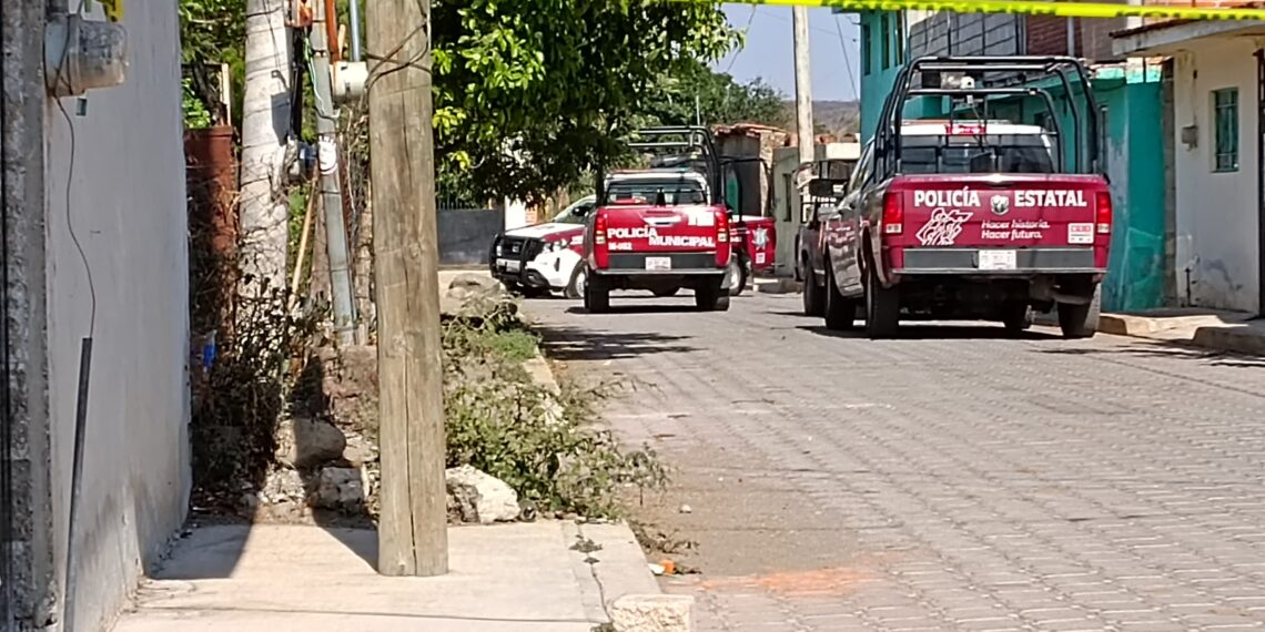 Hombres fuertemente armados rafaguean patrulla de la policía municipal en Tepeojuma.