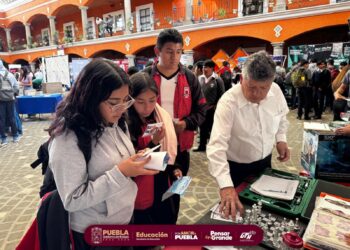 La UTH promueve su oferta educativa en la Feria Profesiográfica de Cuautlancingo