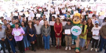 Ayuntamiento de Huejotzingo entrega 100 becas a estudiantes de la UTH gracias a iniciativa de la rectora Mirna Toxqui