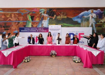 Lupita Cuautle toma protesta a presidentas de subsistemas DIF en San Andrés Cholula