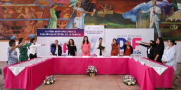 Lupita Cuautle toma protesta a presidentas de subsistemas DIF en San Andrés Cholula