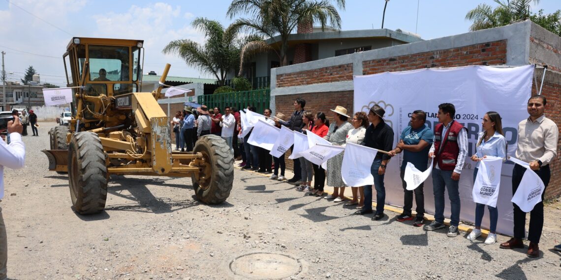 Omar Muñoz da banderazo a obras de adoquinamiento en Sanctorum: “Se acabó el abandono en Cuautlancingo”