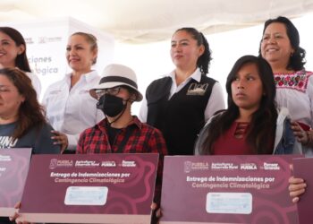 Gobierno de Puebla entrega indemnizaciones a productores afectados por contingencias climáticas en Chiautzingo