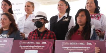 Gobierno de Puebla entrega indemnizaciones a productores afectados por contingencias climáticas en Chiautzingo