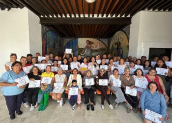 San Pedro Cholula celebra el Día del Maestro reconociendo a docentes municipales