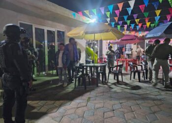 Aseguran a nueve migrantes colombianos en operativo en Cuautlancingo