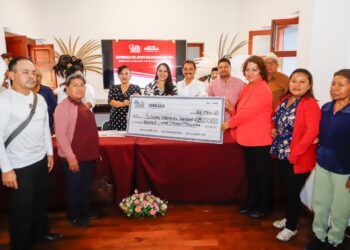 Gobierno de San Pedro Cholula entrega apoyos económicos derivados de audiencias ciudadanas