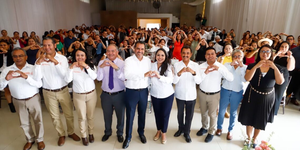 Tonantzin Fernández reconoce a docentes de la Sección 23 del SNTE por su compromiso con la educación