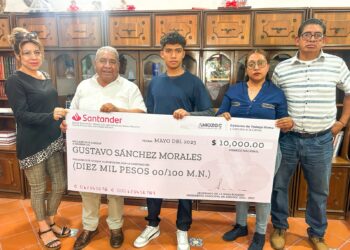 Joven estudiante representará a Amozoc en competencia nacional de Química