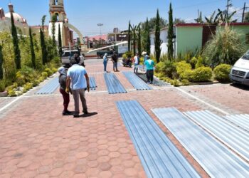 Entregan láminas a familias vulnerables en San Matías Tlalancaleca