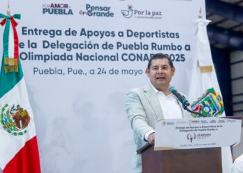 Armenta entrega apoyos a atletas rumbo a Olimpiada CONADE