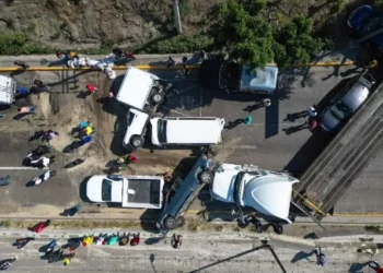 Carambola en el Periférico Ecológico de Puebla deja 12 lesionados y 9 vehículos dañados
