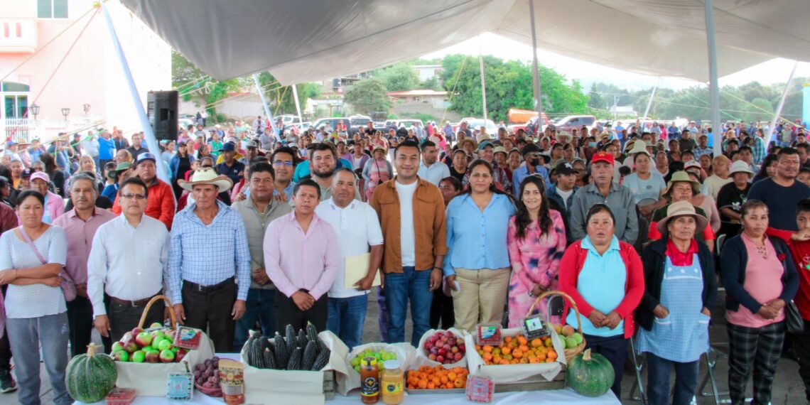 Edil de Huejotzingo inicia entrega de fertilizantes