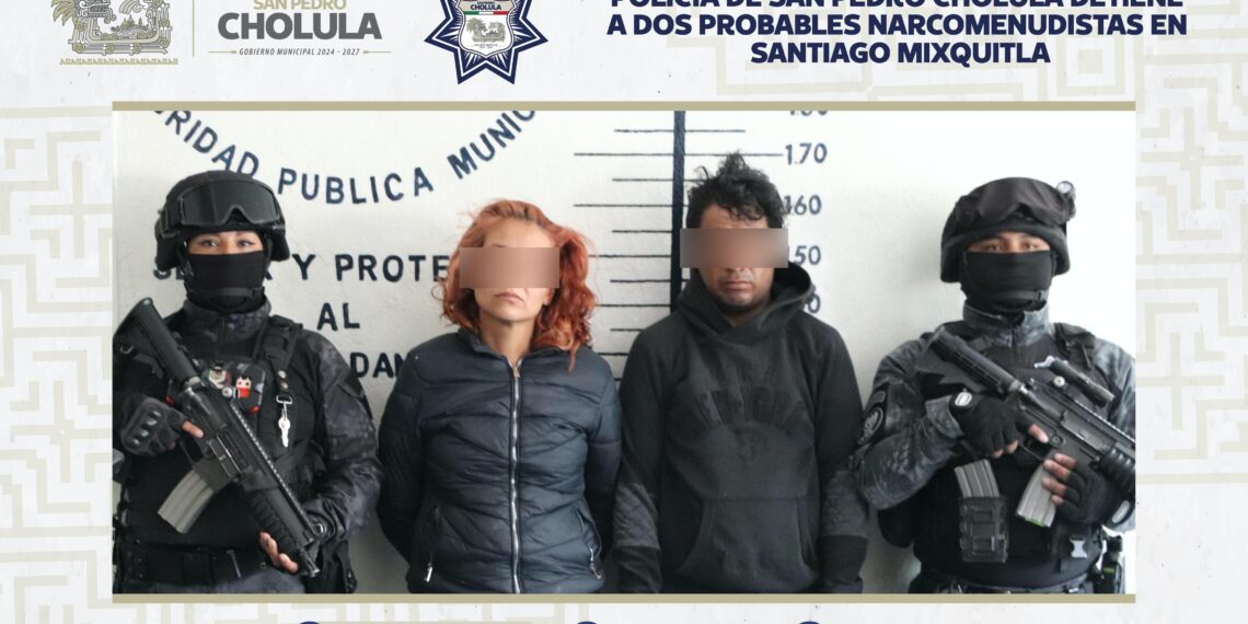 Policía de San Pedro Cholula detiene a dos probables narcomenudistas en Santiago Mixquitla