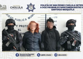 Policía de San Pedro Cholula detiene a dos probables narcomenudistas en Santiago Mixquitla