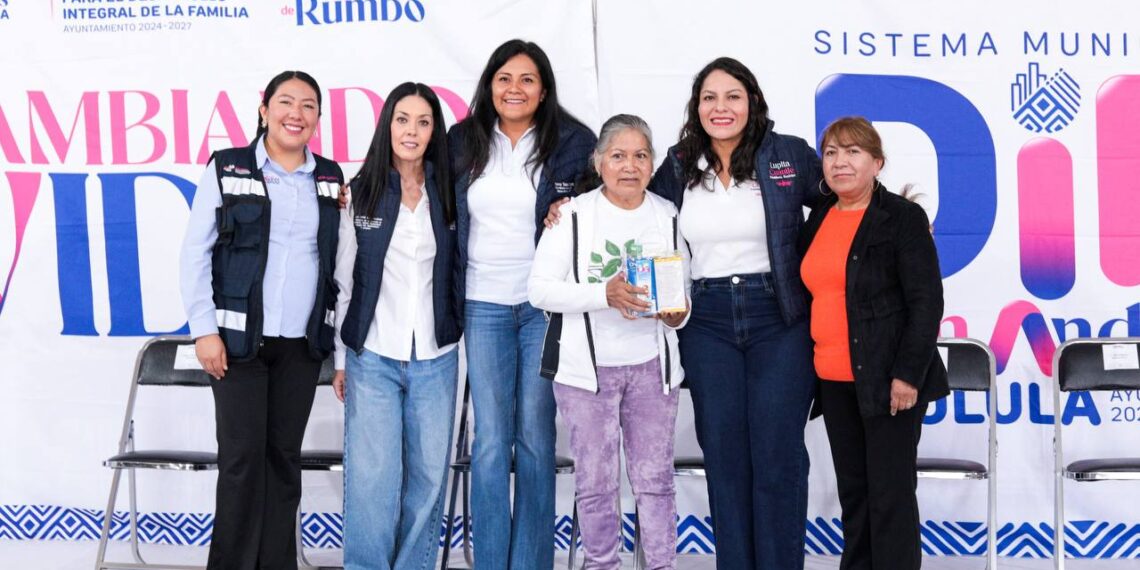 Impulsa Lupita Cuautle el autocuidado con entrega de kits de salud