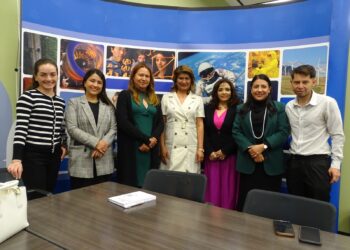 La UTH fortalece lazos educativos con Estados Unidos en reunión con diplomáticos en la Biblioteca Benjamín Franklin de la Embajada