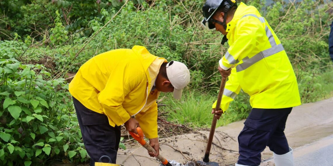 Redobla Protección Civil de Ocoyucan limpieza de carreteras ante abundantes lluvias