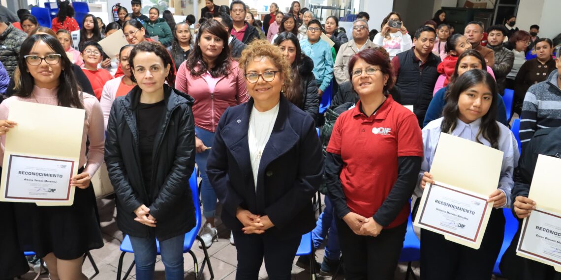 Encabeza Tere Alfaro cierre de los talleres “Dando Sonrisas a mi Alrededor”