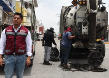 Omar Muñoz supervisa labores de desazolve previas al inicio de la Feria de Cuautlancingo